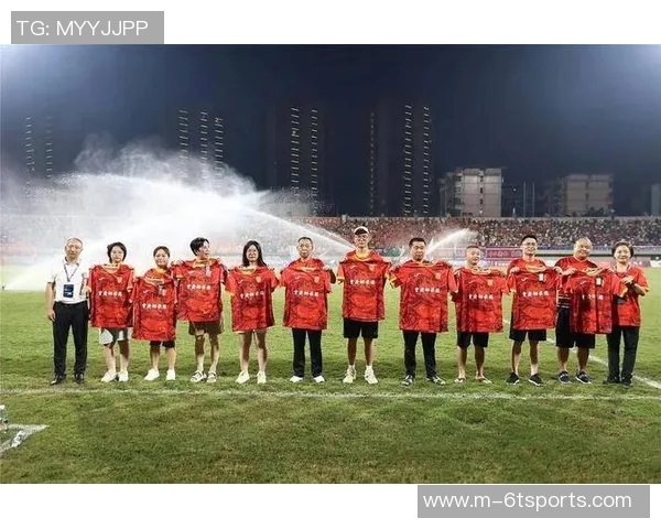 铜梁龙外援精彩头球破门助力球队打破僵局张外龙场边赞赏不断