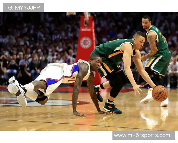 托尼帕克与保罗同现身马刺比赛现场引发球迷热议