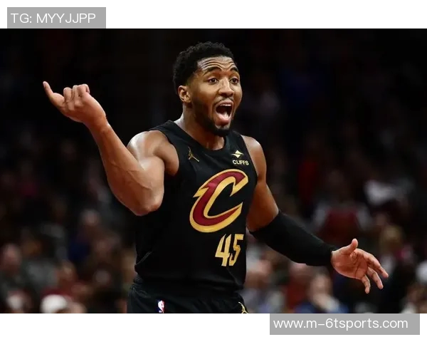 米切尔表现起伏明显第三节狂砍21分末节却陷入低迷仅得4分失误频繁