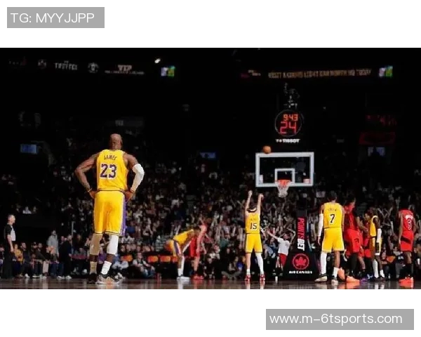 詹姆斯湖人生涯表现低迷第四节才拿到第10分令人失望